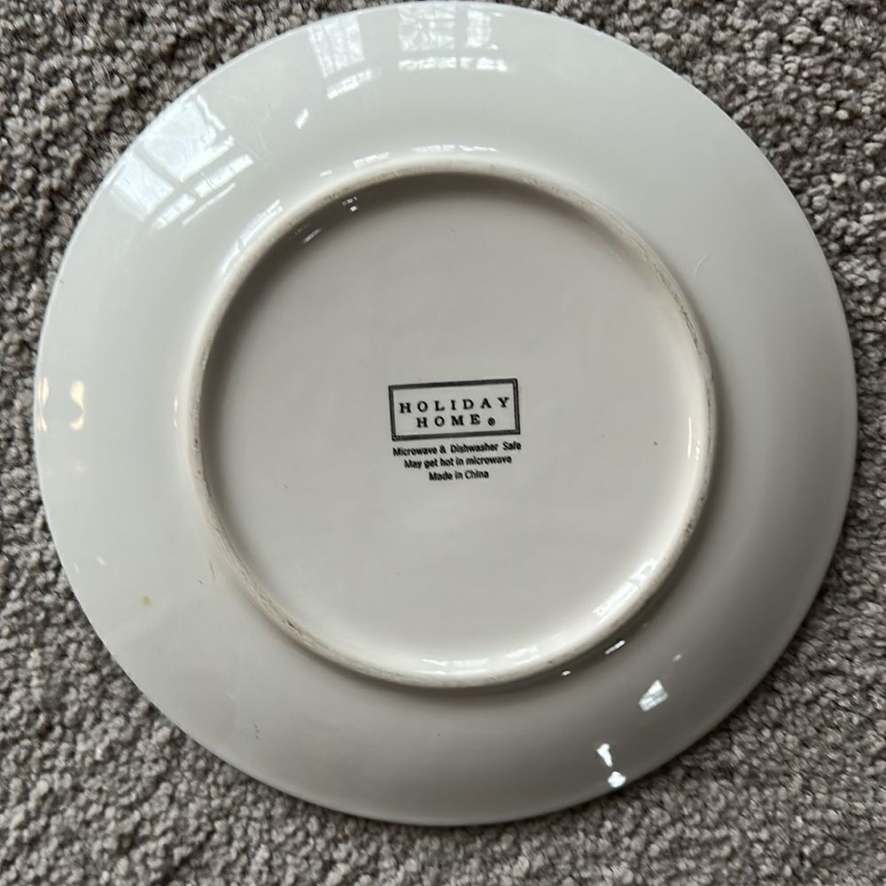 Holiday Home Snowflake ❄️ Dessert Plates! - Picture 3 of 6